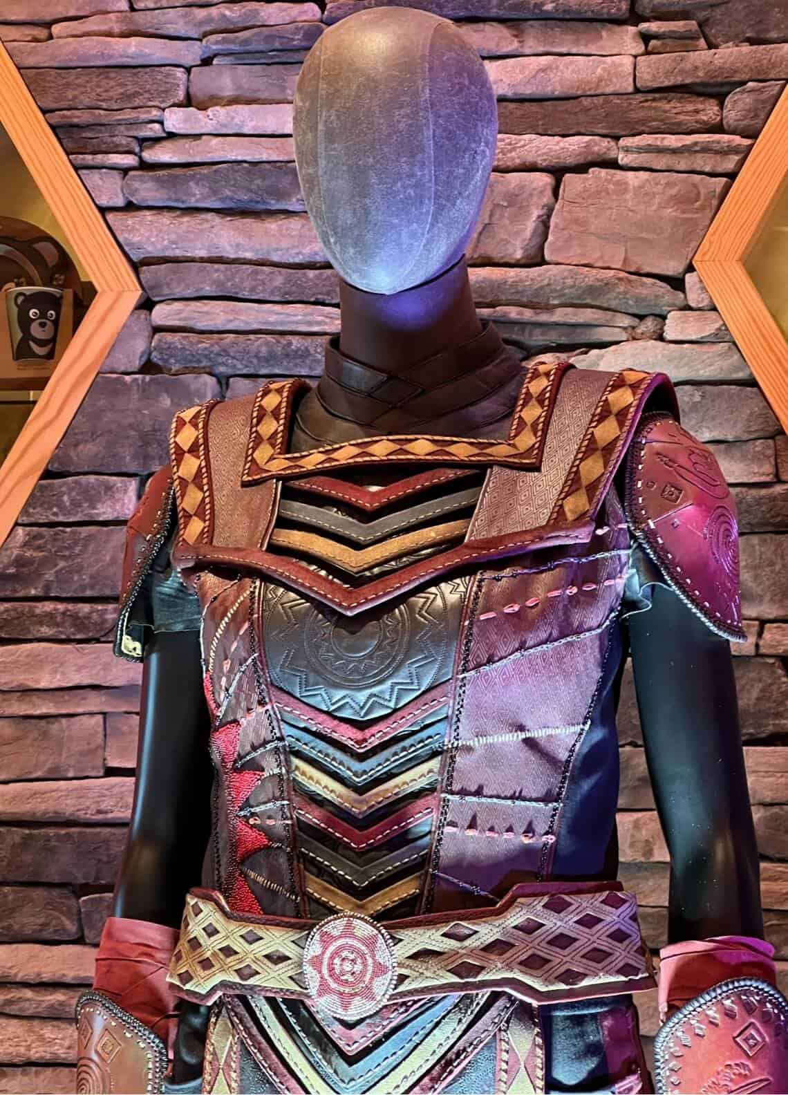 Echo's armor features a Sun Symbol on the chest plate.